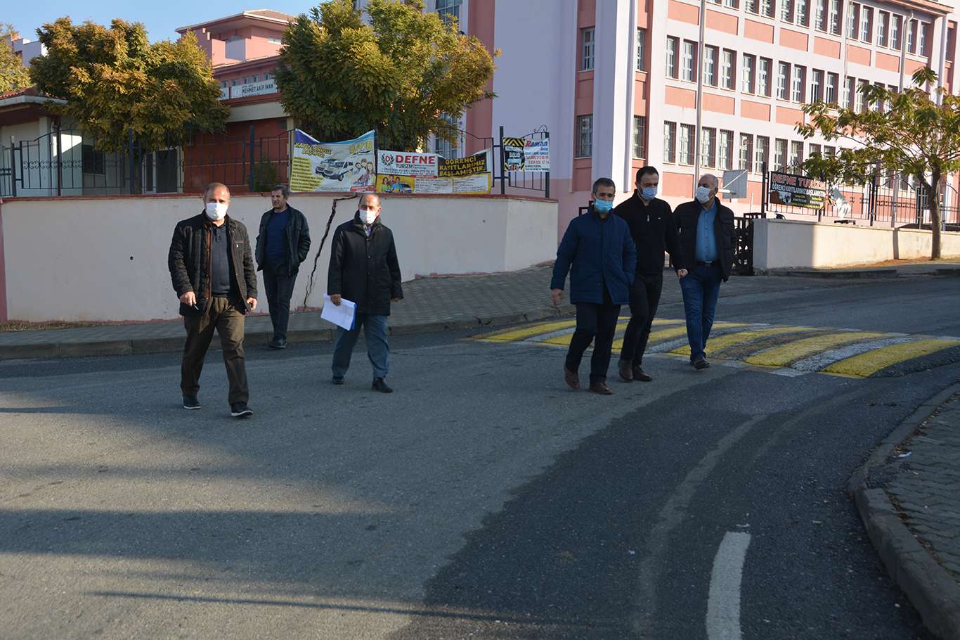 Askeri lojmanların bacalarından çıkan kömür dumanı vatandaşı mağdur ediyor
